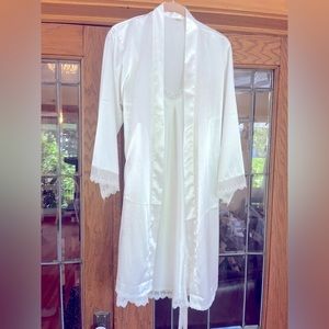 Bridal robe/satin with slip